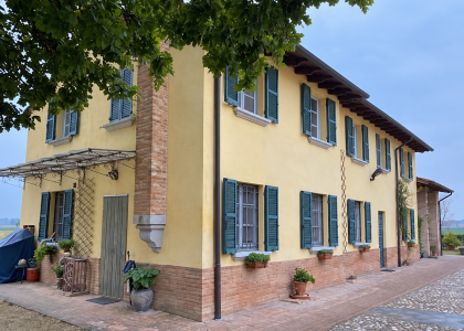 Casa d’angolo con pergola
