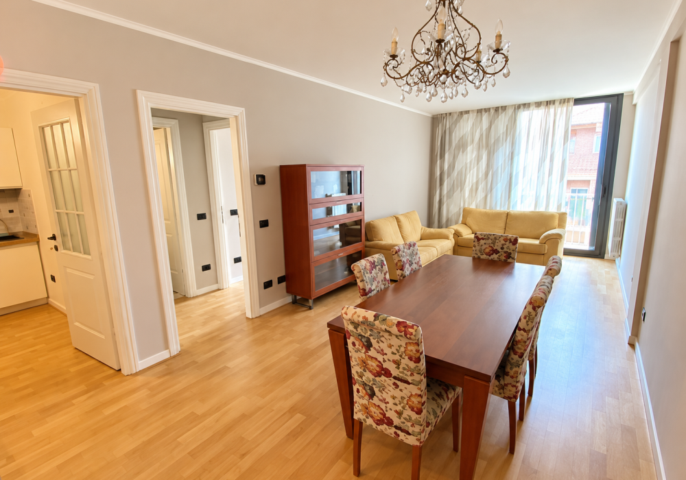 Interno elegante, luminoso e naturale